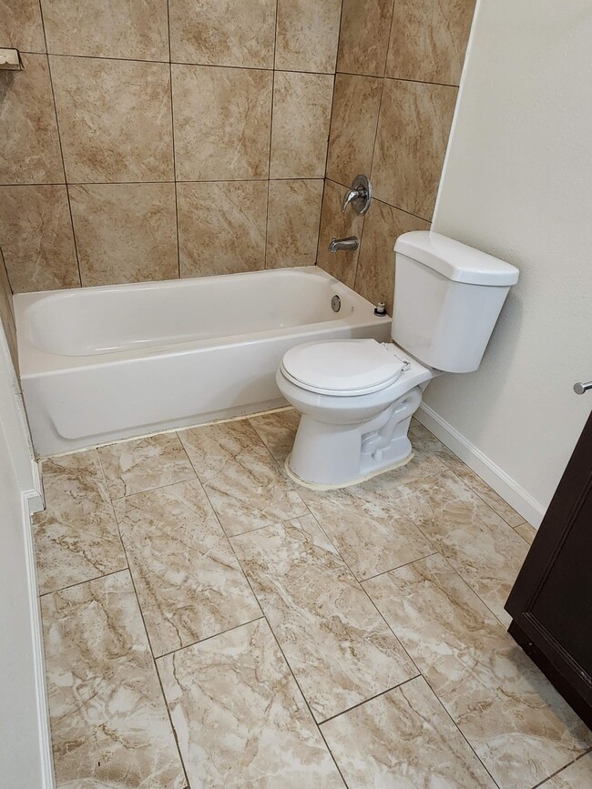 Foto del edificio - 151 Amberidge Dr