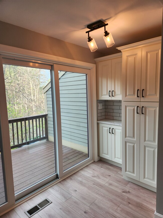 Building Photo - 236 Bartemus Trl