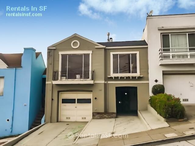 Primary Photo - Spectacular single family home