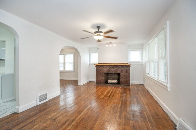 Foto del edificio - 3 Bedroom/2 bath Single House!! Euclid!!!
