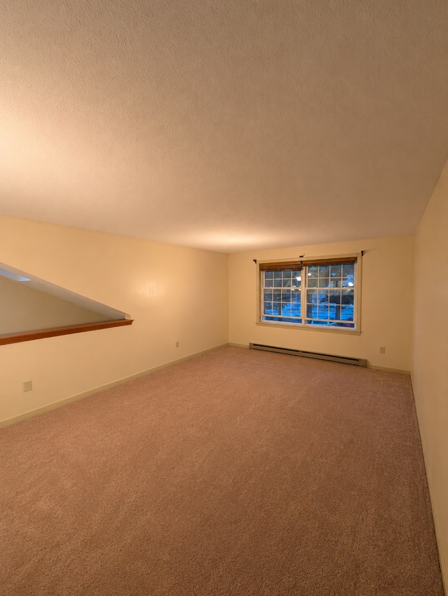 Building Photo - 161 Saco Ave