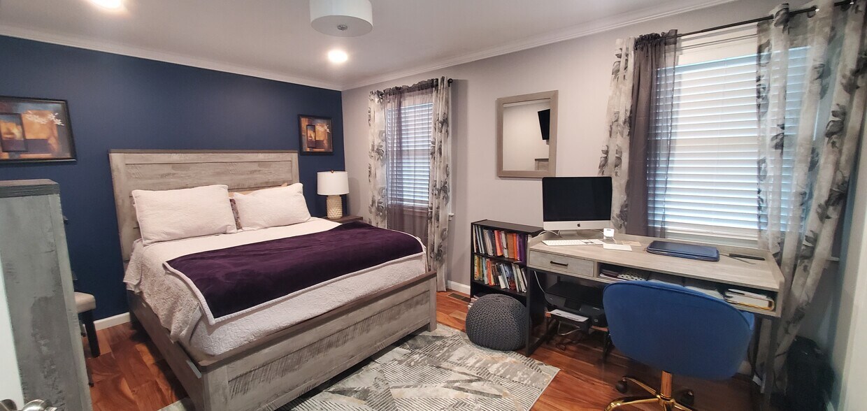 Foto principal - 3300 Dover Ct