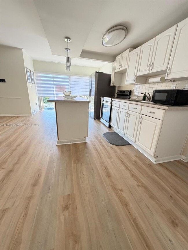 Foto del edificio - 9350 W Flagler St