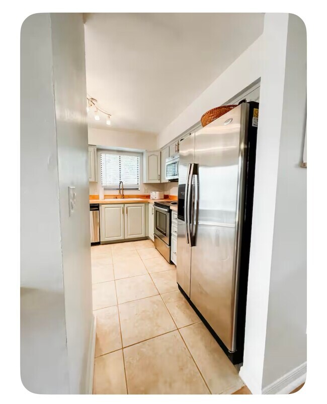 Building Photo - 4402 Sea Cove