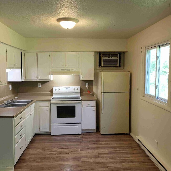 Building Photo - 1003 Colonial Dr