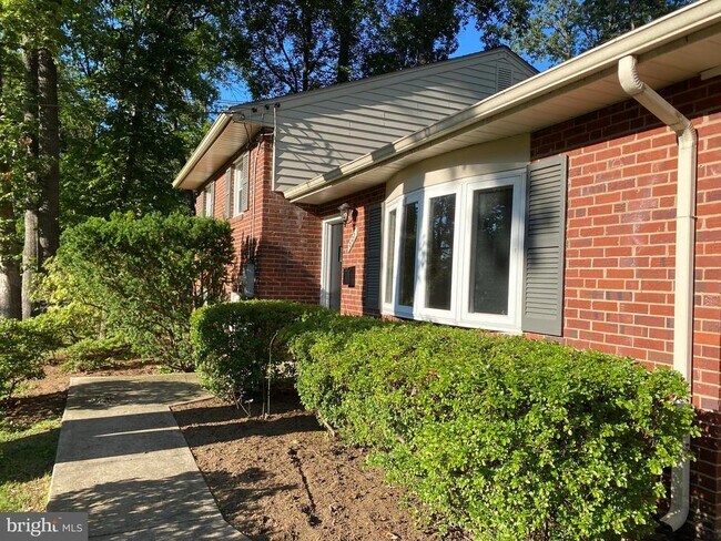 Foto del edificio - 3137 Creswell Dr