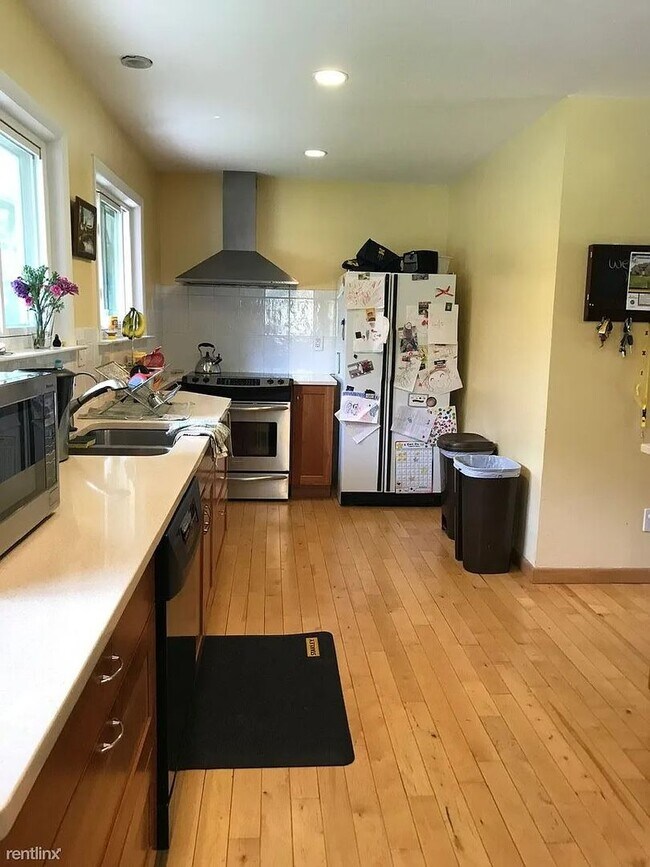 Foto del edificio - Available now! Inviting ranch situated in desirable North Ann Arbor