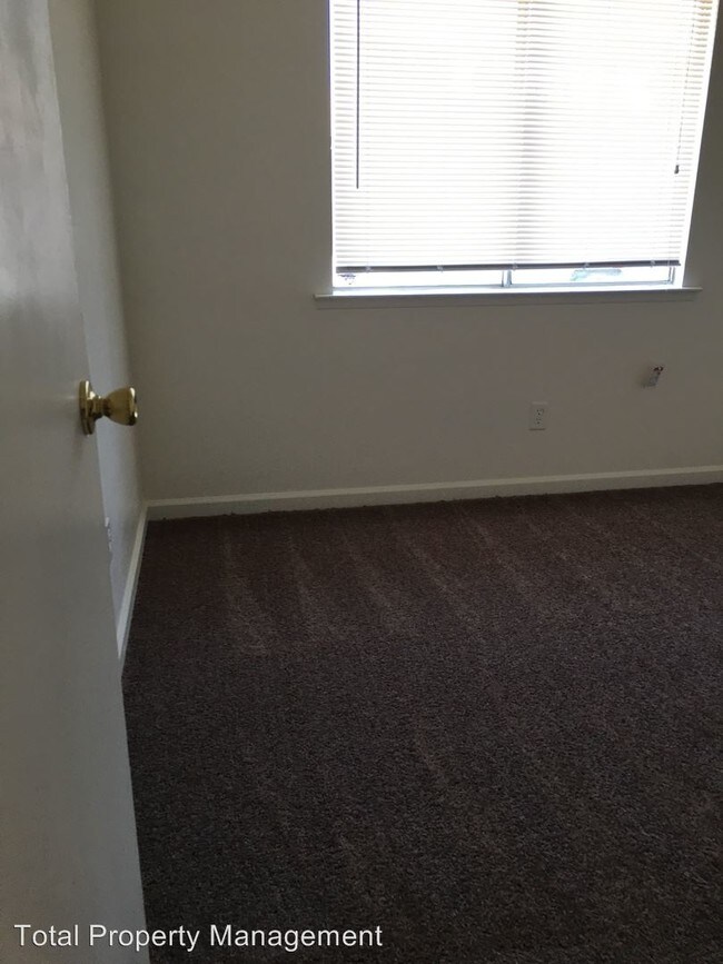 Building Photo - 524 W Meadow Ct