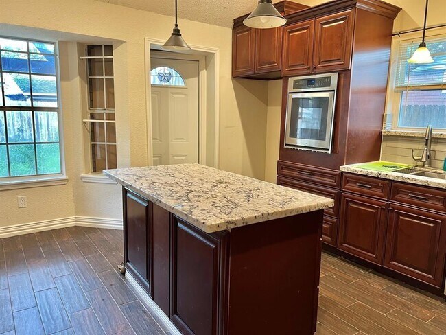 Foto del edificio - 5118 Prairie Creek Dr