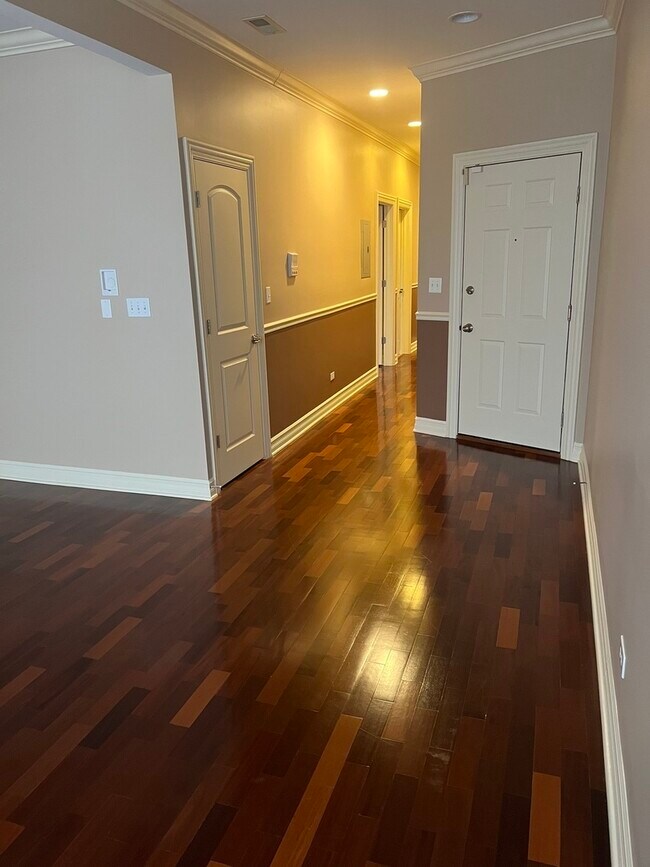 Foto del edificio - 1367 E 64th St