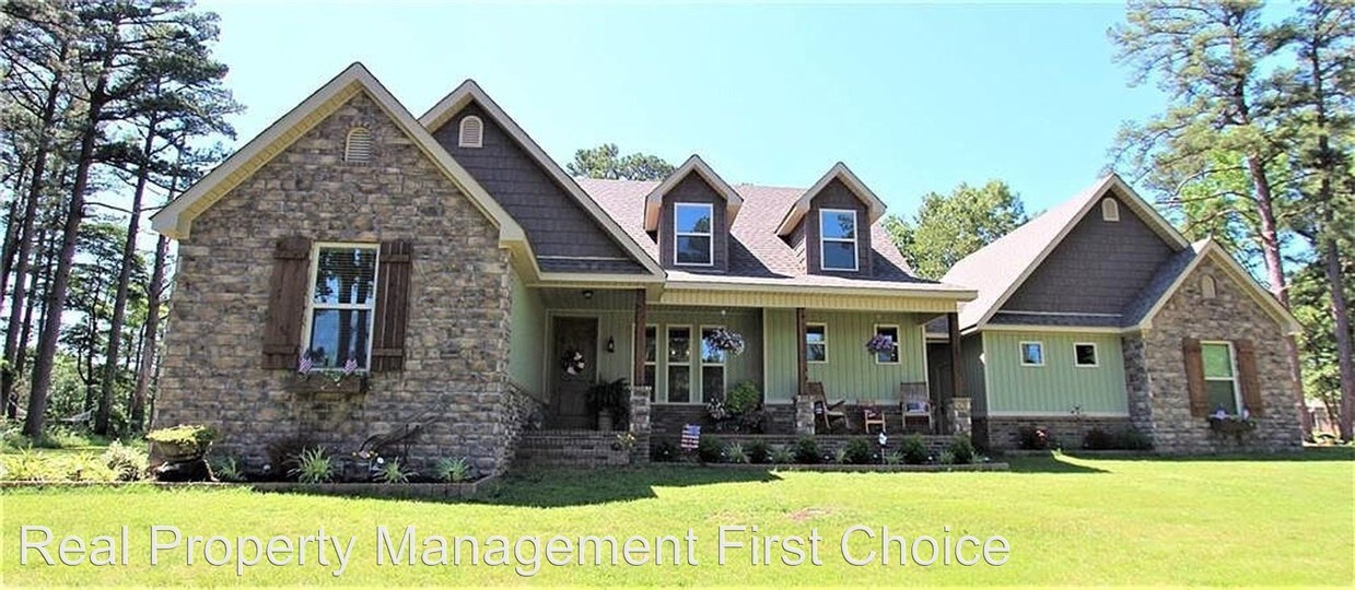 Primary Photo - 5823 N Mountain Grove Rd