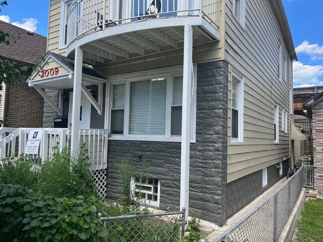 Building Photo - 2009 N Bingham St