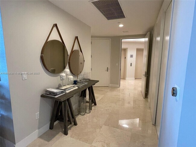 Building Photo - 15901 Collins Ave
