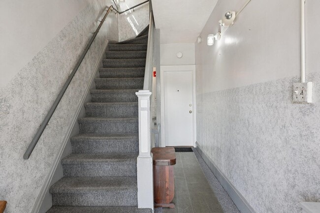 Building Photo - 153 Banta Ave