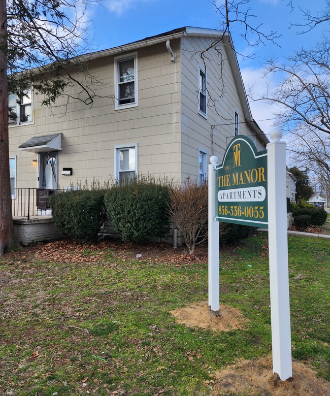 Building Photo - Blue Manor Apartments