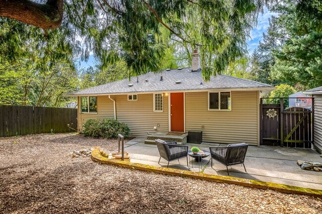 Foto del edificio - Nice 2 beds house in Maple Leaf within add...
