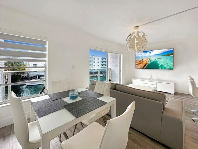 Foto del edificio - 3868 NE 169th St