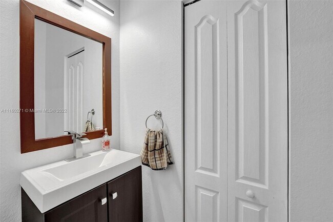 Foto del edificio - 21413 NW 13th Ct