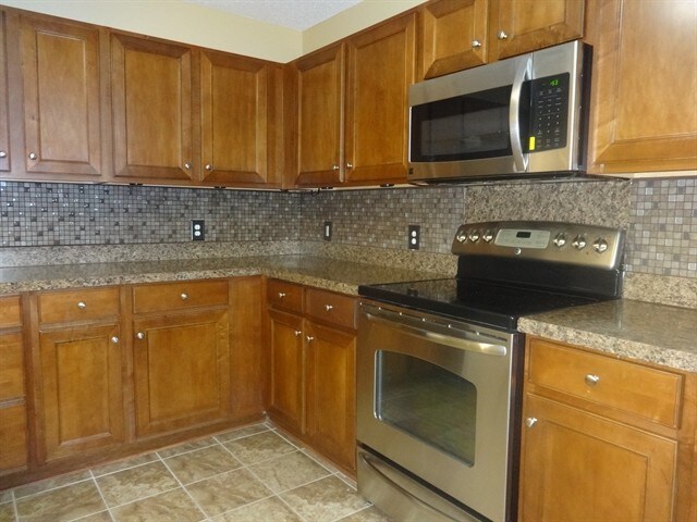 Foto del edificio - 345 Briarbend Rd