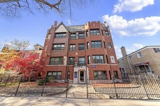 Building Photo - 4614 N Paulina St