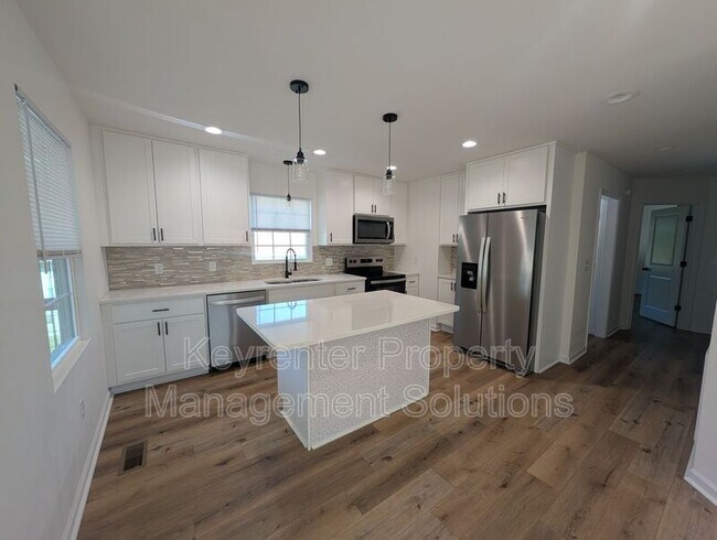 Foto del edificio - 55 Breezewood Dr