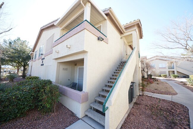 Building Photo - SHOWINGS AVAILABLE NOW