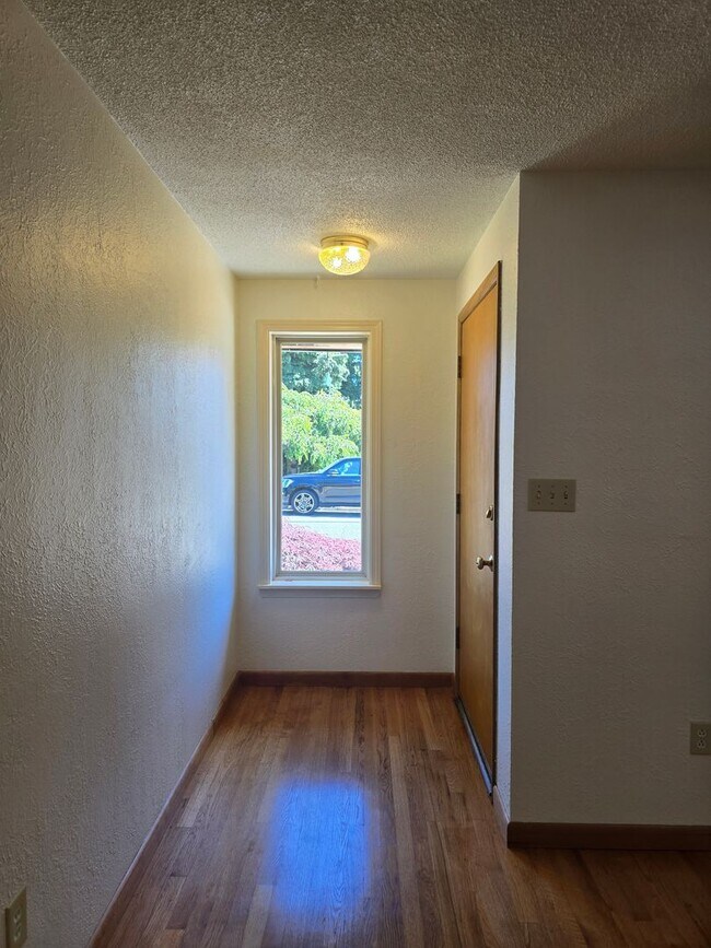 Foto del edificio - Spacious North Tacoma Rambler