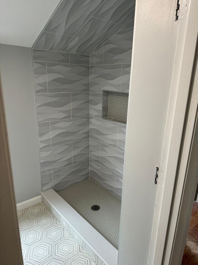 Building Photo - AMAZING 6 BED 3 BATHS IN SOMERVILLE!!!!!!!