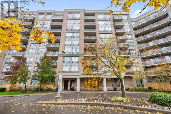 Photo du bâtiment - 1720 Eglinton Ave E