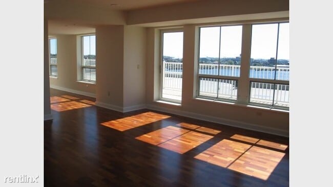 Building Photo - 2 br, 1 bath Apartment - Navy Yard