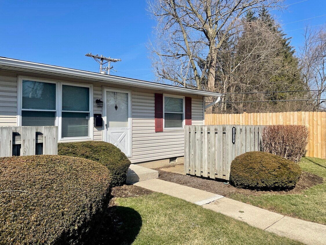 2006 Willoway Ct N, Columbus, OH 43220 Townhome Rentals in Columbus