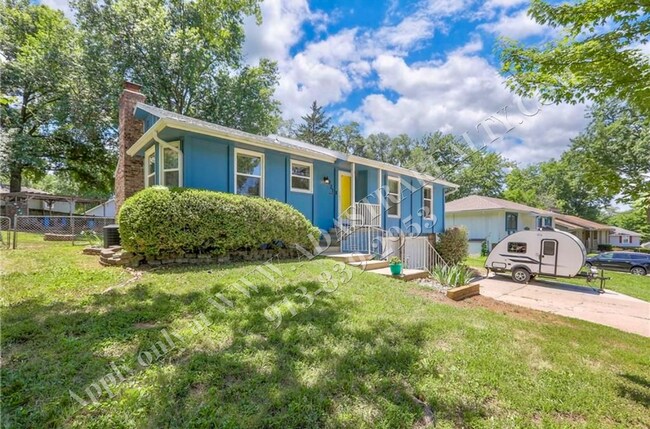 Foto del edificio - Beautiful 3 Bed 2.5 Bath Raised Ranch in L...