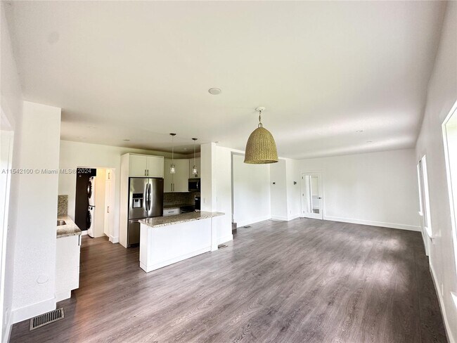 Foto del edificio - 7055 Sunset Dr