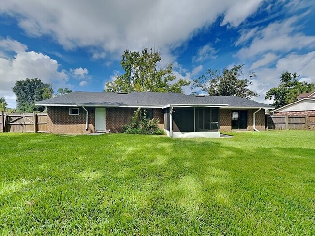 Building Photo - 1685 Farm Way