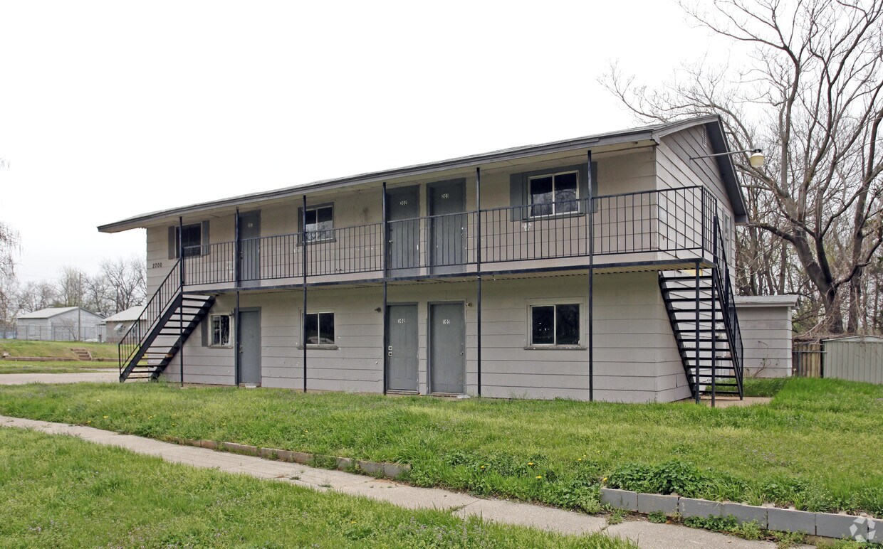 Primary Photo - 2700 S Broadway Ave