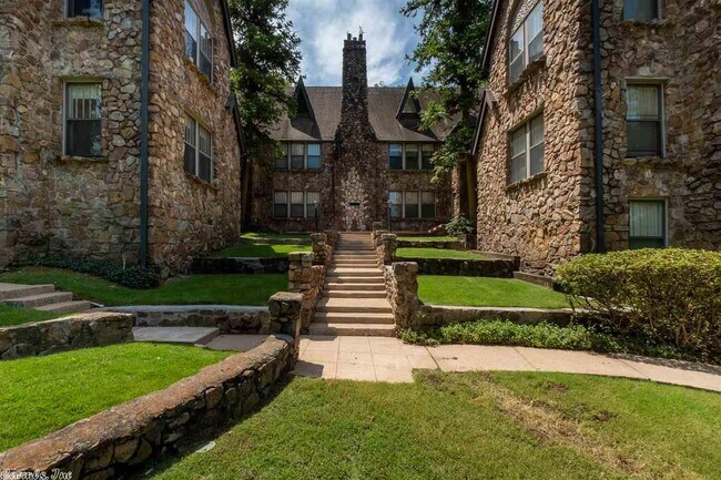 Foto del edificio - 3923 Oakwood Rd