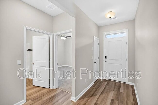 Building Photo - 216 Sarcoxie Rd