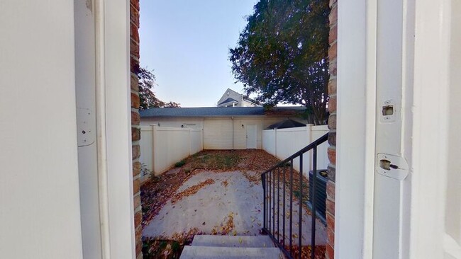 Building Photo - 119 Singleton Rd