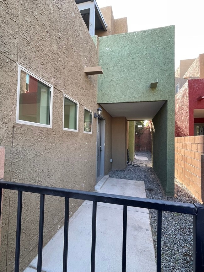 Building Photo - 1544 Volponi Dr SE