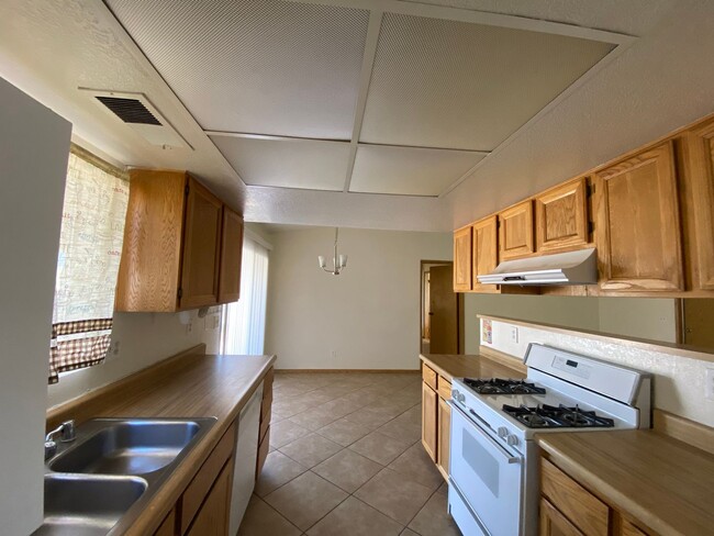 Building Photo - Single family home in Henderson