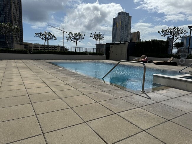 Building Photo - Pacifica Honolulu, 2 bdrm, 2 bath, 2 cover...