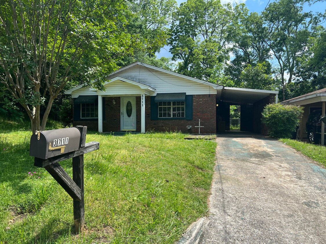 Primary Photo - 3 Bedroom 2 Bathroom Brick Home in West Tu...