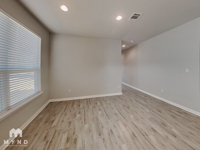 Foto del edificio - 705 Hays Hill Dr