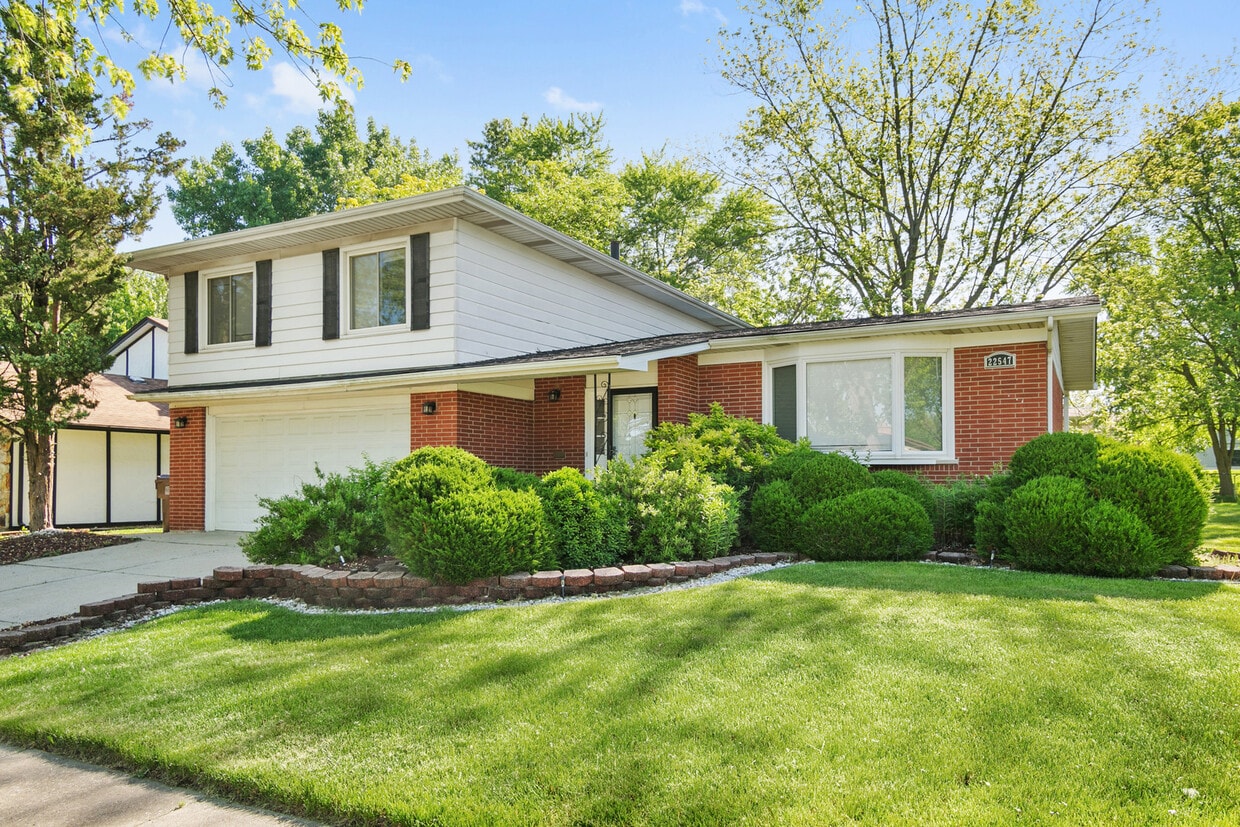 22547 Mission Dr, Richton Park, IL 60471 House Rental in Richton Park