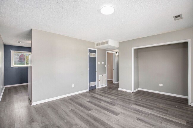 Building Photo - *COMING SOON* Beautiful 2-bedroom Duplex i...