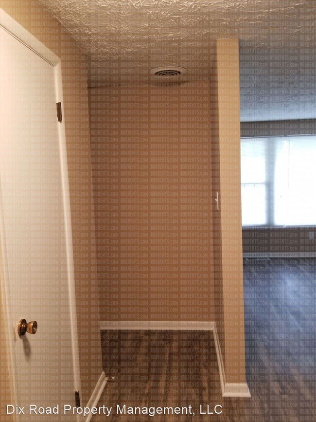 Building Photo - 3 br, 1.5 bath House - 1385 Maplegrove Drive