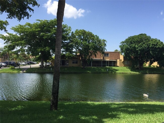 Foto del edificio - 3641 NW 95th Ter