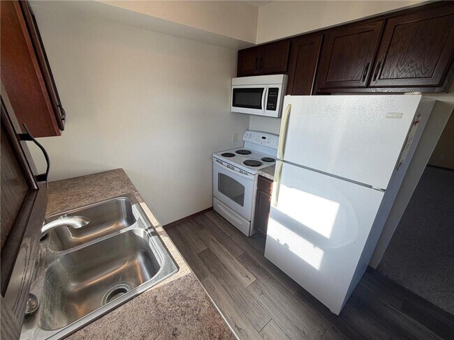 Foto del edificio - 706 1st St S