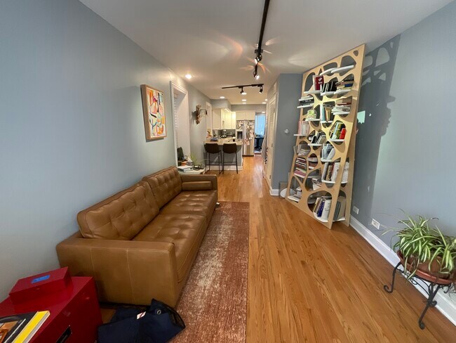 living room looking north - 2422 W Thomas St