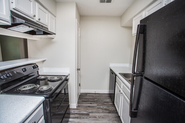 Building Photo - Saddlewood Apartments